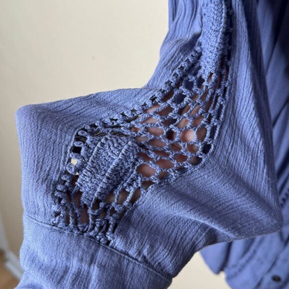 Free People Shirt Women Medium Blue Crochet Lace Inset Katie Bird Button Up Boho - Picture 5 of 12